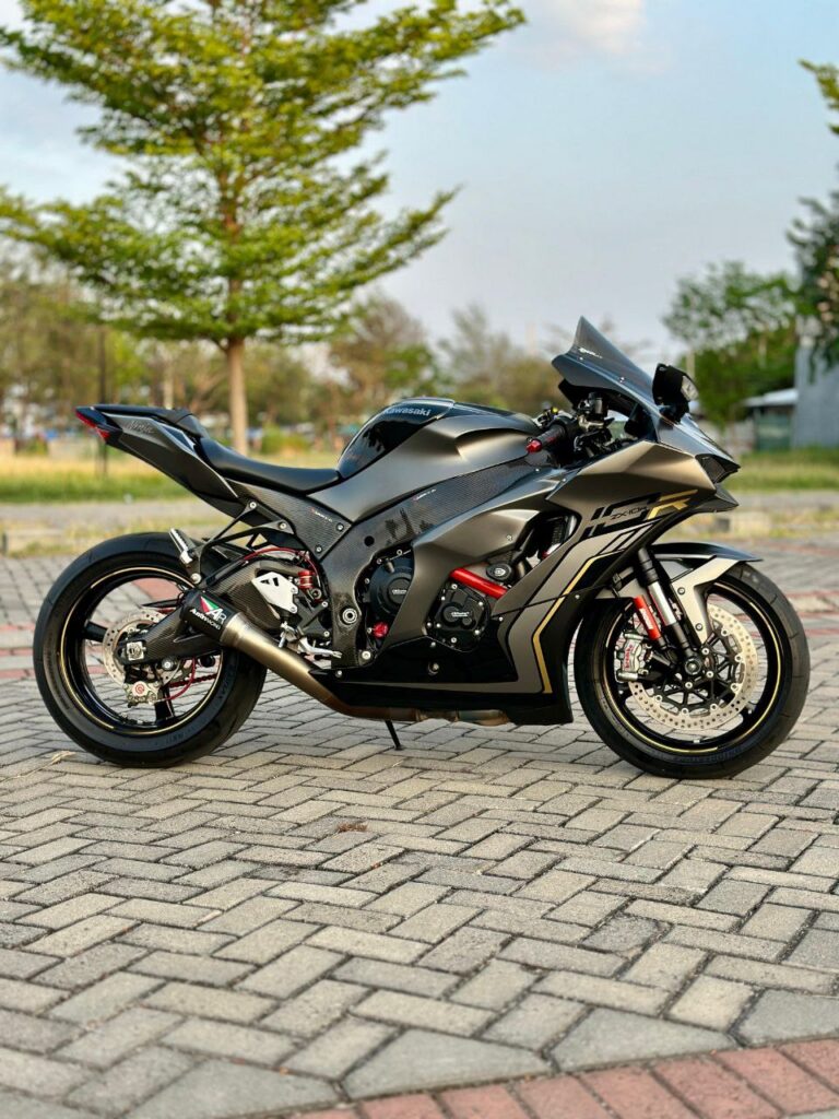 Kawasaki Ninja ZX-10R photo 3 Iron Rent Bali