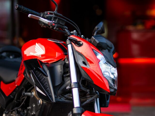 Honda CB500F Red — second view