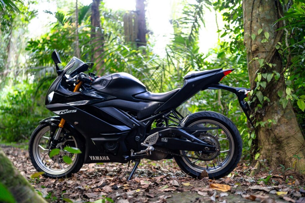 Yamaha YZF-R25 Black photo 5 Iron Rent Bali