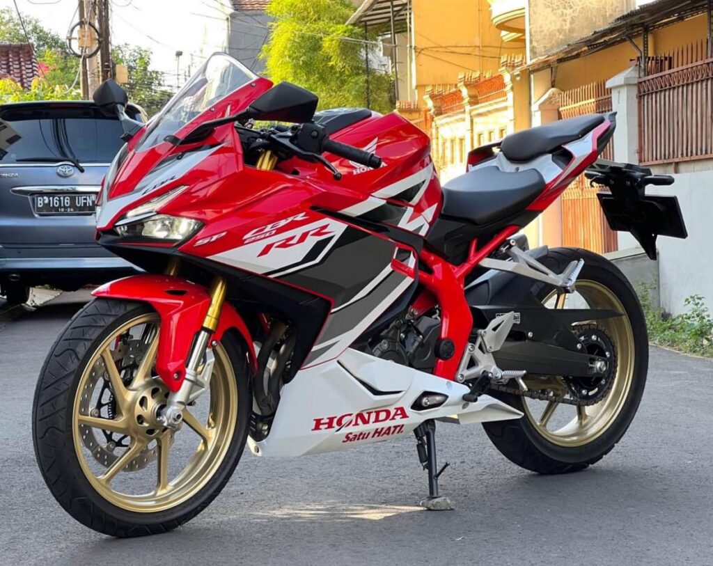 Honda CBR250RR SP Red rental Bali