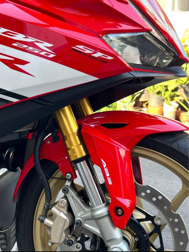 Honda CBR250RR SP Red photo 5 Iron Rent Bali