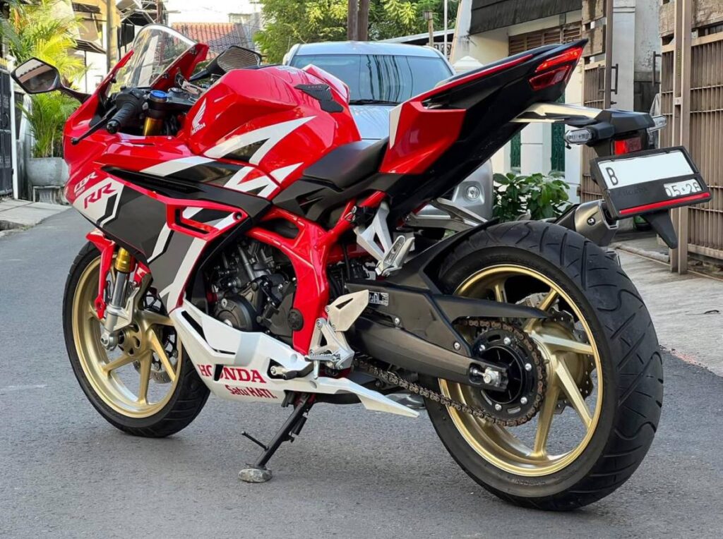 Honda CBR250RR SP Red photo 4 Iron Rent Bali