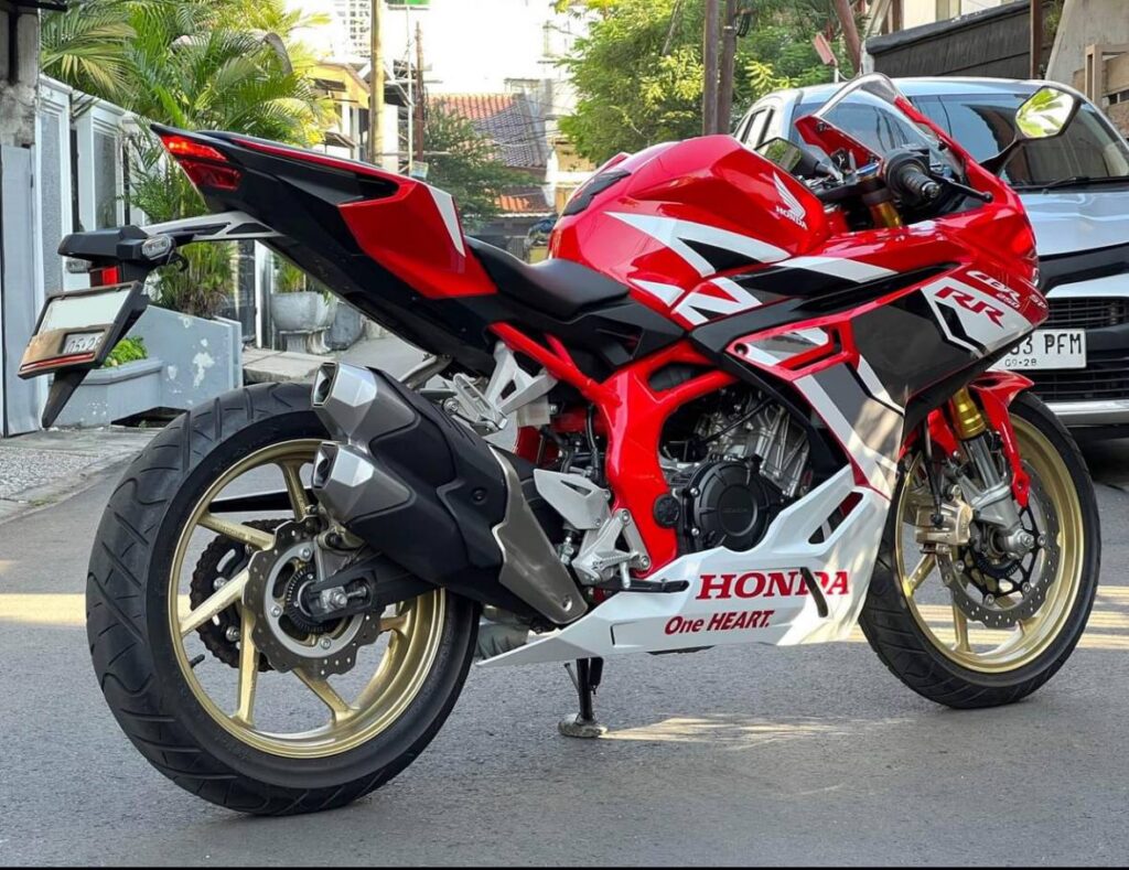 Honda CBR250RR SP Red photo 3 Iron Rent Bali