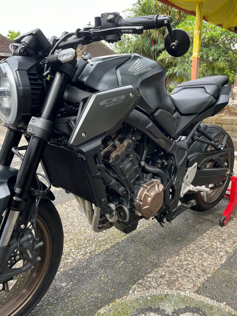 Honda CB650R Gray photo 4 Iron Rent Bali