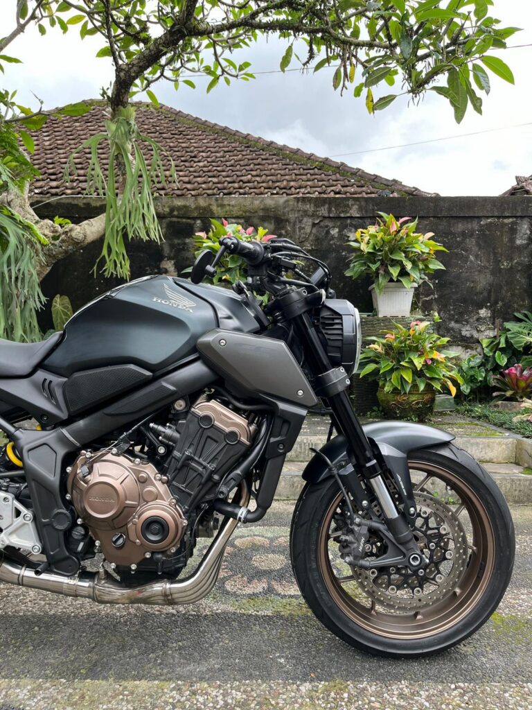 Honda CB650R Gray photo 6 Iron Rent Bali