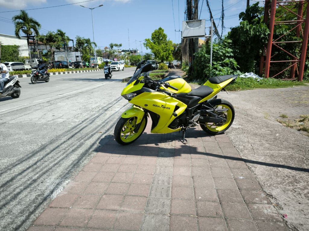 Yamaha YZF-R25 Yellow photo 4 Iron Rent Bali