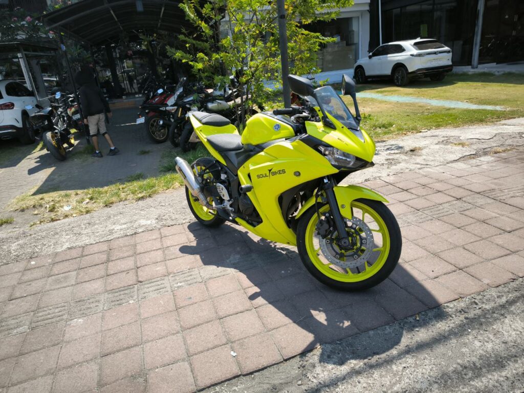 Yamaha YZF-R25 Yellow photo 8 Iron Rent Bali