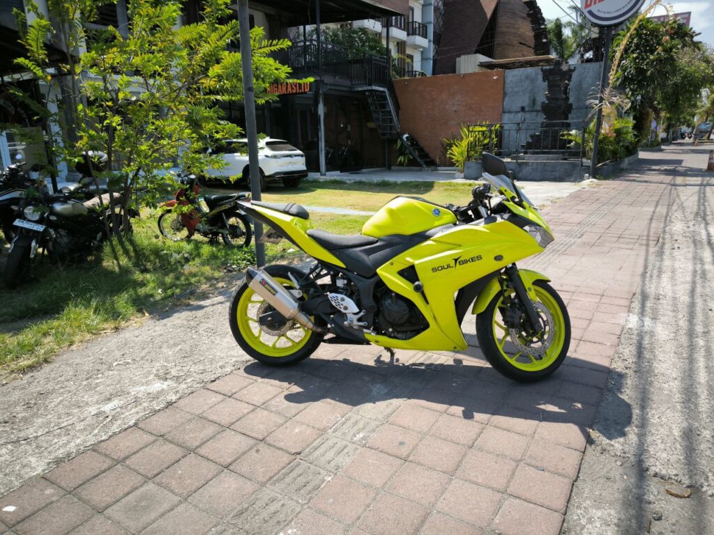 Yamaha YZF-R25 Yellow photo 3 Iron Rent Bali
