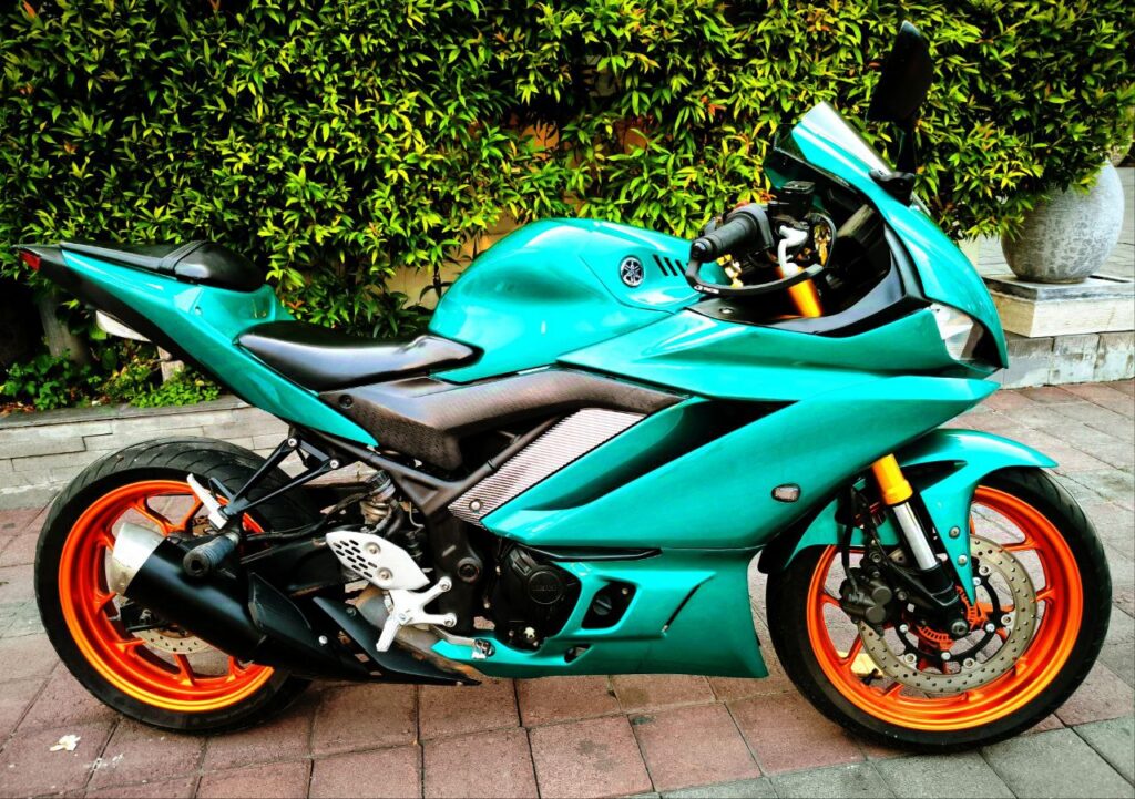 Yamaha YZF-R25 Green photo 4 Iron Rent Bali