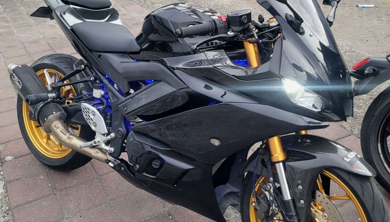 Yamaha YZF-R3 Black photo 5 Iron Rent Bali