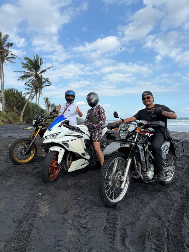 Dirt Bike Tour to Black Beach (KLX 230) — Route photo