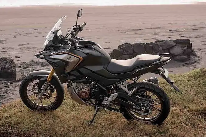 Honda CB150X Green photo 4 Iron Rent Bali