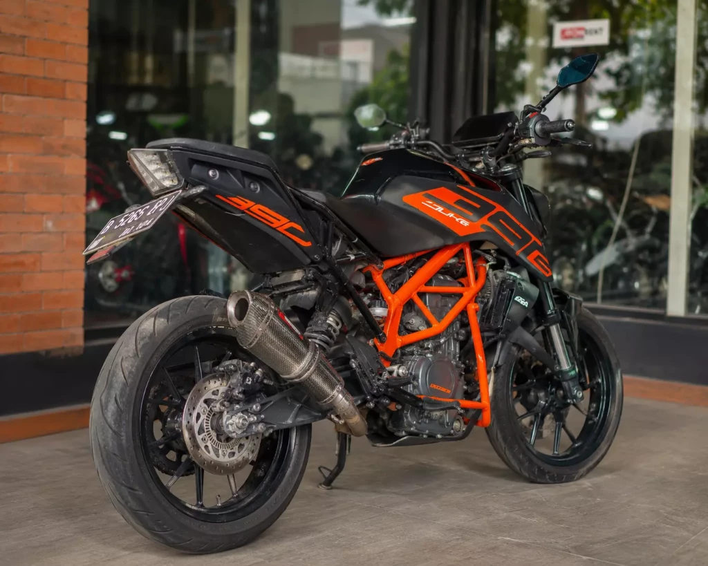 KTM Duke 390 Black photo 3 Iron Rent Bali
