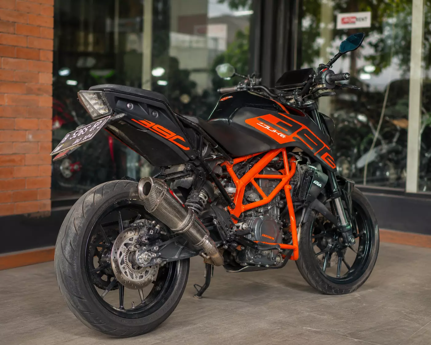 KTM Duke 390 Black photo 5 Iron Rent Bali