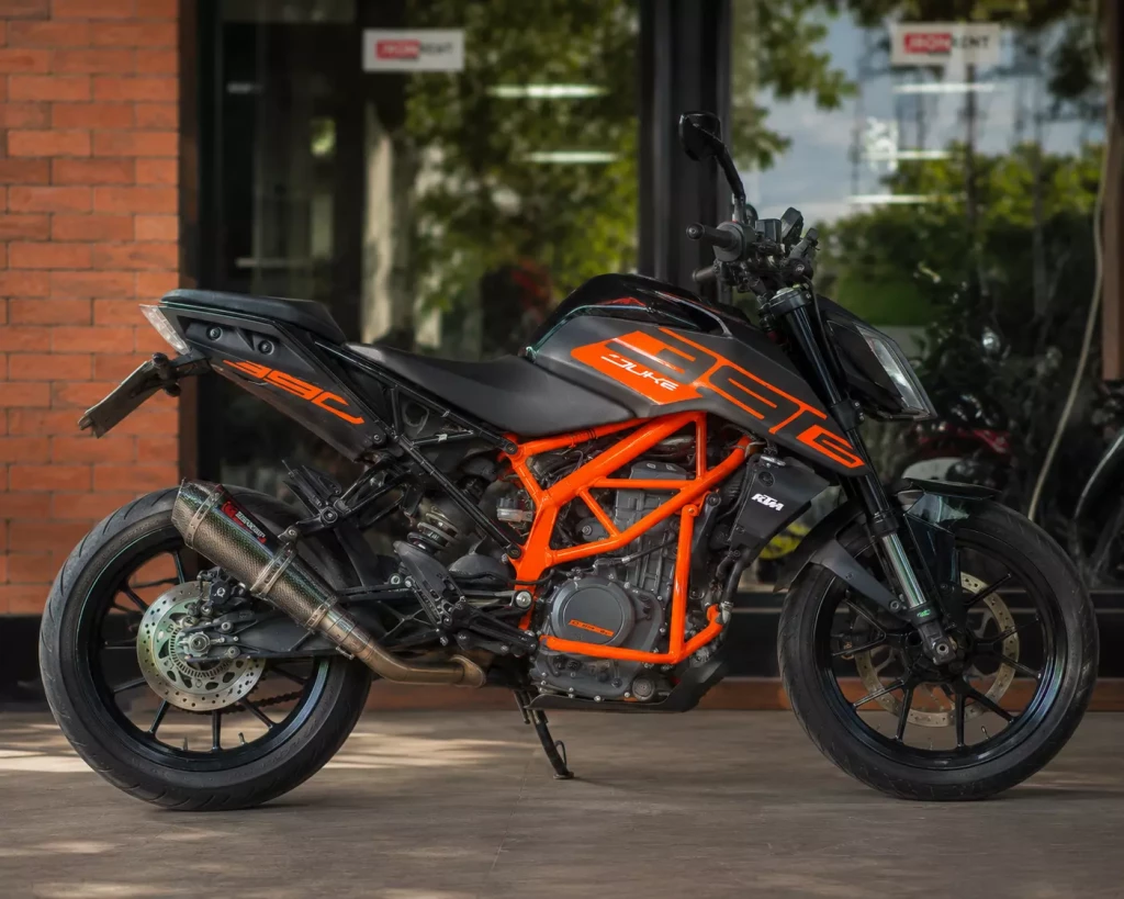 KTM Duke 390 Black photo 5 Iron Rent Bali