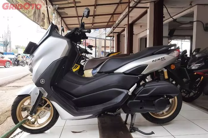 Yamaha NMAX 155 Silver photo 3 Iron Rent Bali