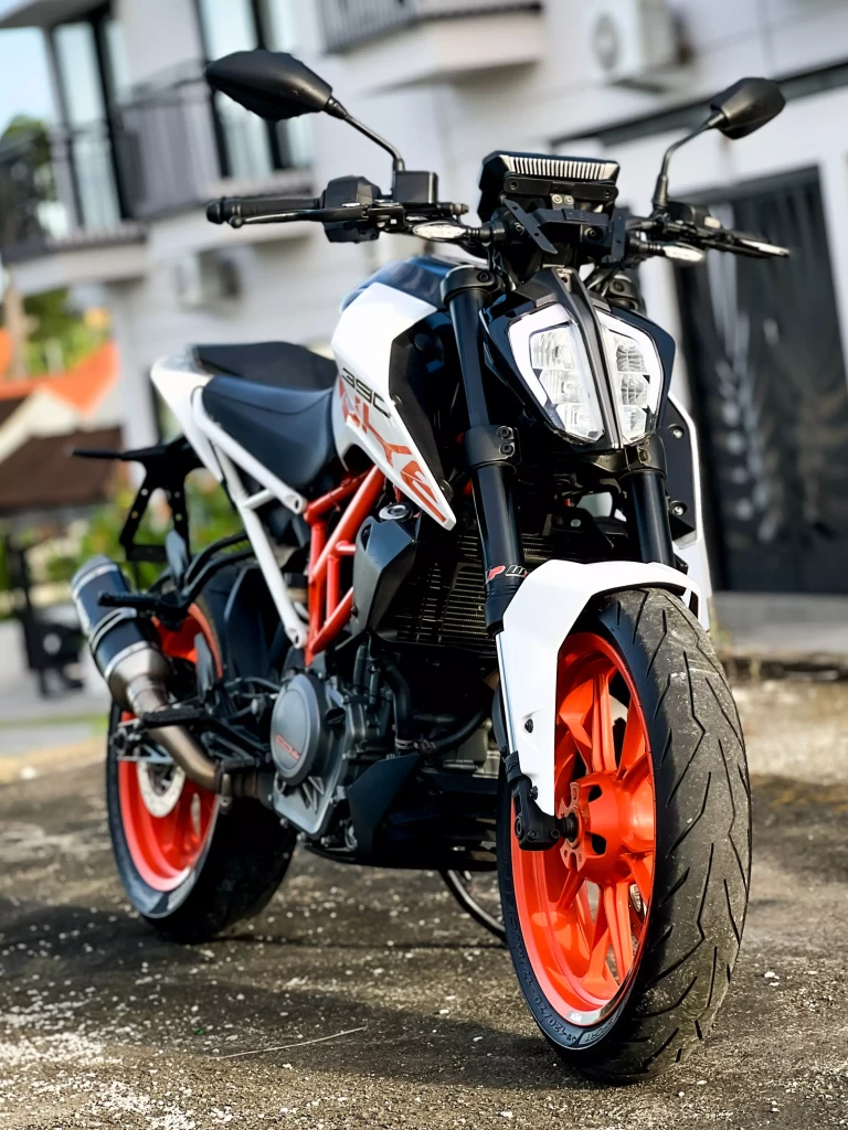 KTM Duke 390 White photo 3 Iron Rent Bali