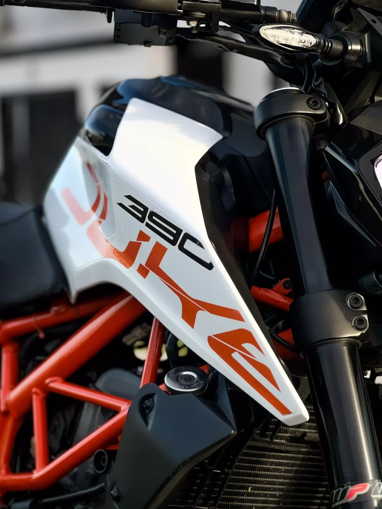 KTM Duke 390 White photo 8 Iron Rent Bali