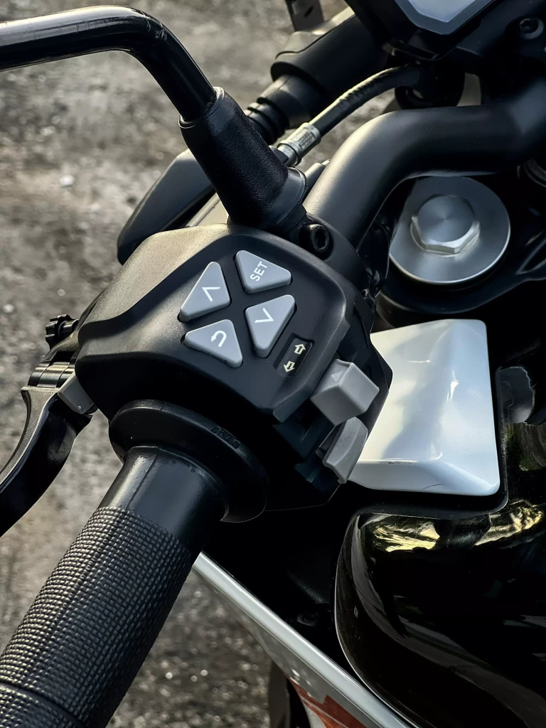 KTM Duke 390 White photo 4 Iron Rent Bali