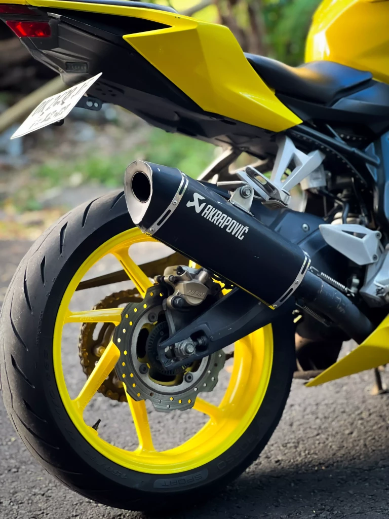 Honda CBR250RR SP Yellow photo 6 Iron Rent Bali