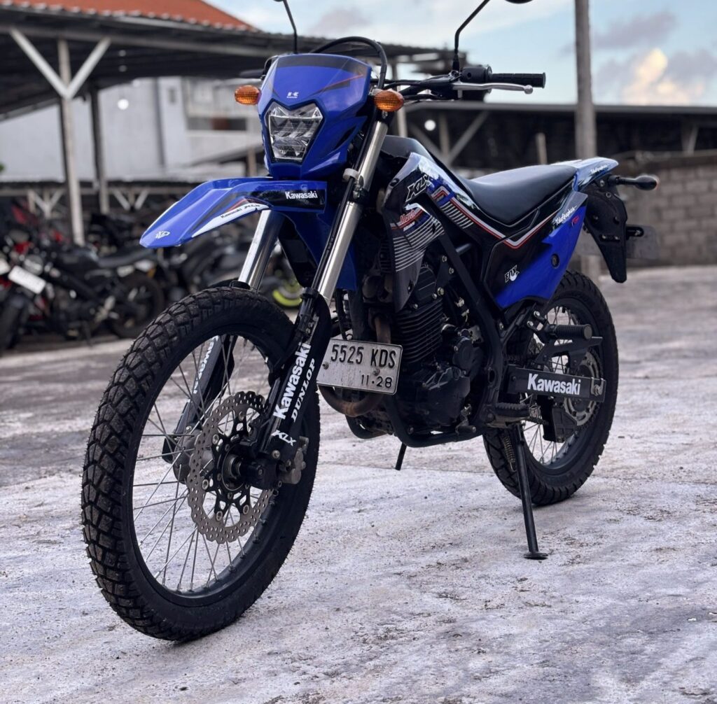 Kawasaki KLX 230 SM Blue rental Bali