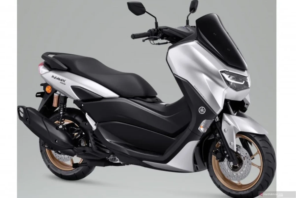 Yamaha NMAX 155 Silver photo 4 Iron Rent Bali