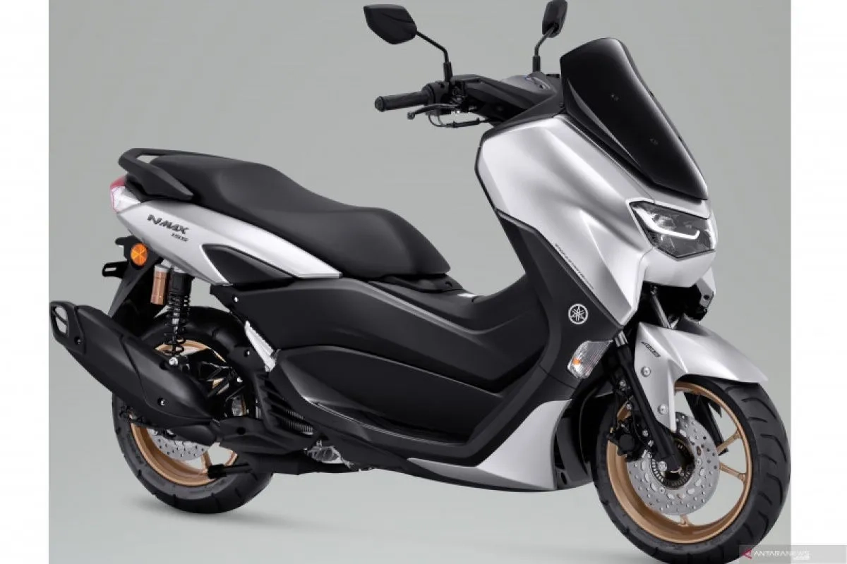 Yamaha NMAX 155 Silver photo 4 Iron Rent Bali