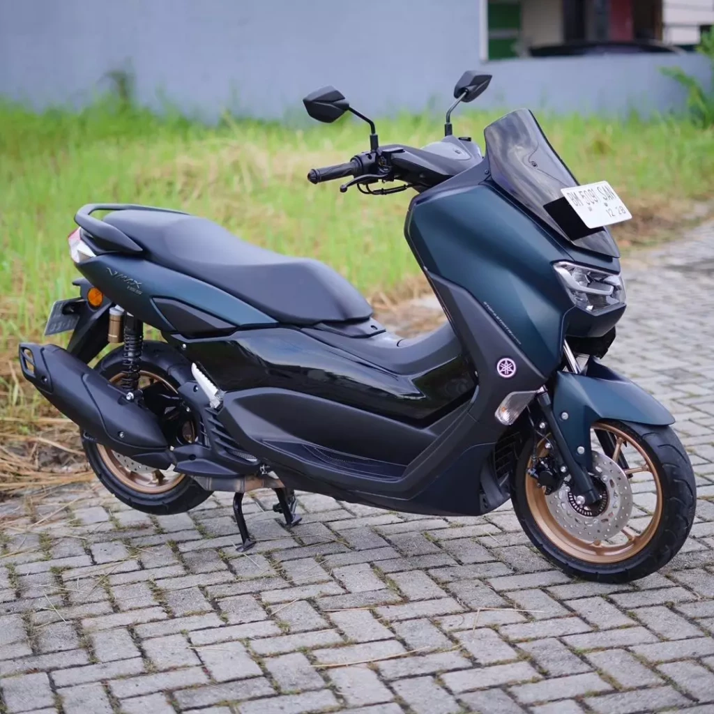 Yamaha NMAX 155 Black photo 8 Iron Rent Bali