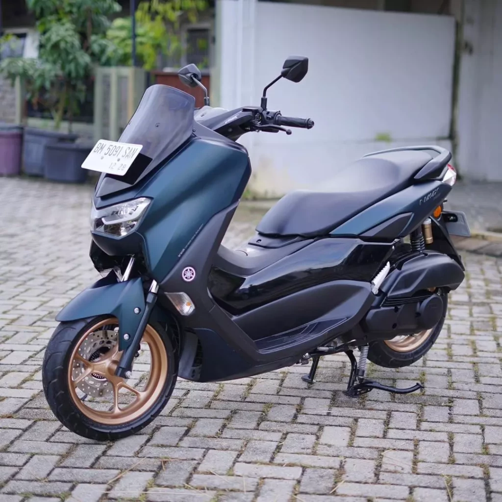 Yamaha NMAX 155 Black photo 7 Iron Rent Bali