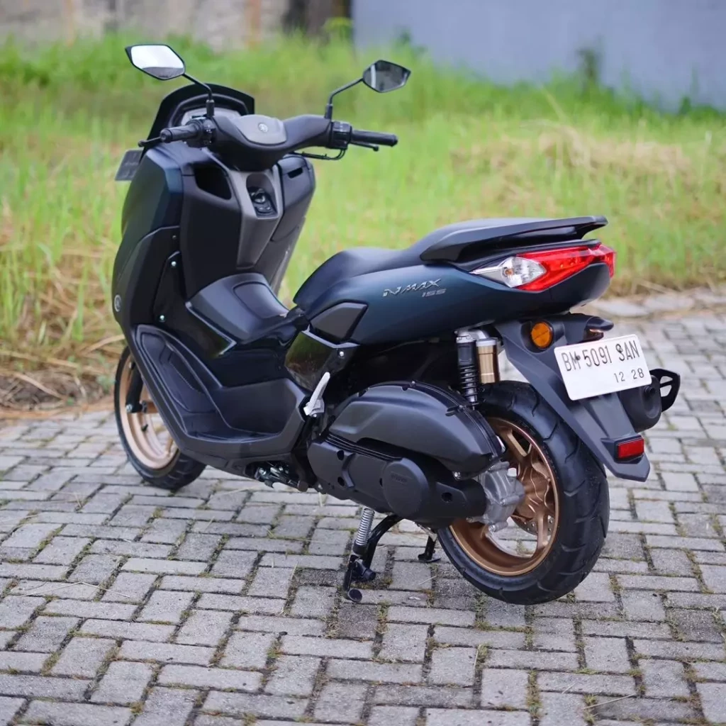 Yamaha NMAX 155 Black photo 5 Iron Rent Bali