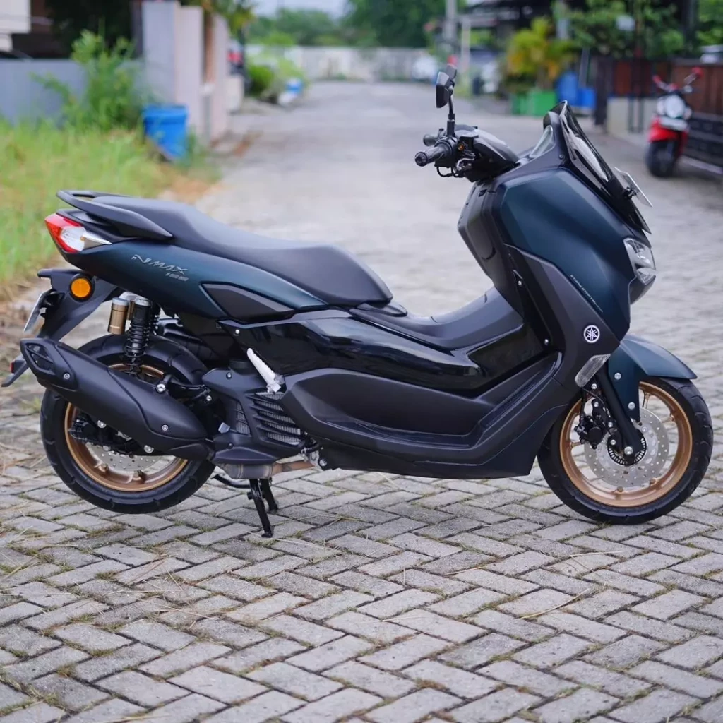 Yamaha NMAX 155 Black photo 6 Iron Rent Bali