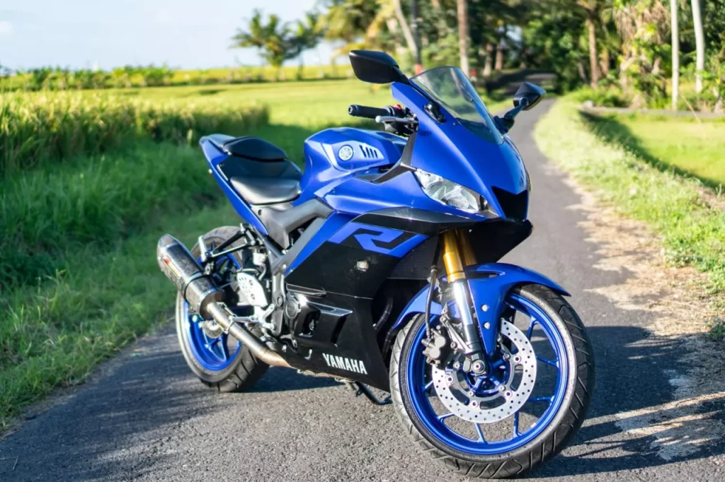 Yamaha YZF-R25 Blue photo 2 Iron Rent Bali