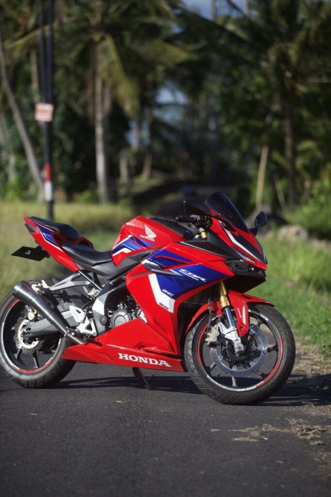 Honda CBR250RR Yellow photo 3 Iron Rent Bali