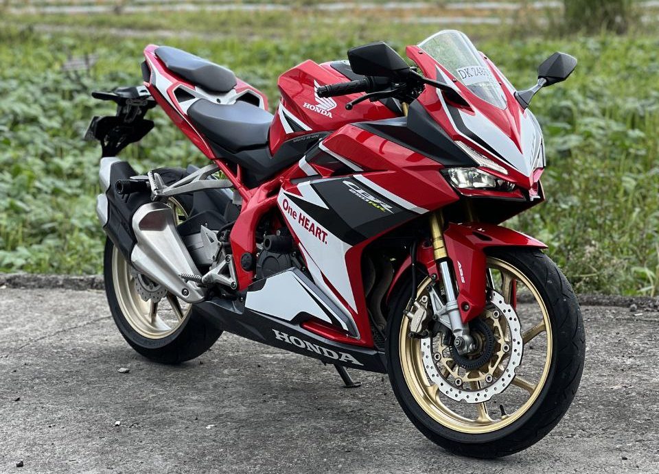 Honda CBR250RR Red rental Bali