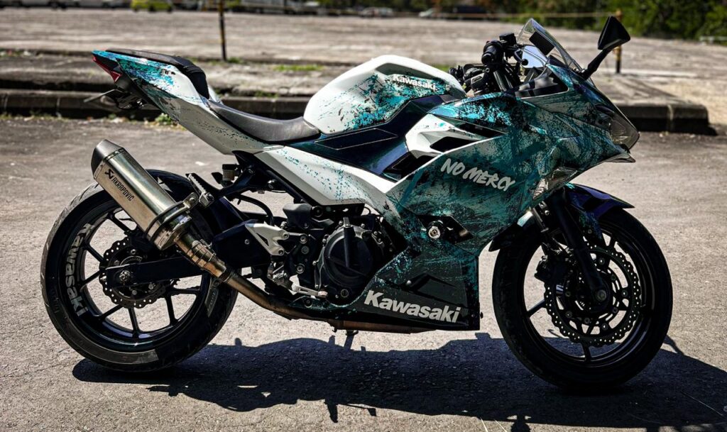 Kawasaki Ninja 250 White photo 3 Iron Rent Bali