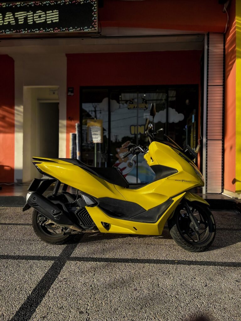Honda PCX 160 Yellow photo 3 Iron Rent Bali