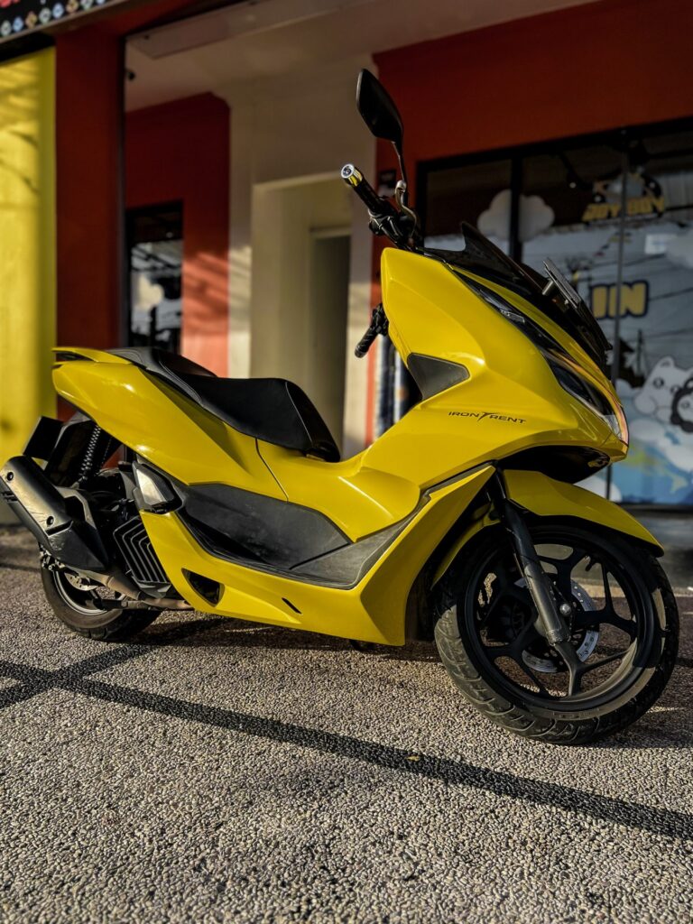 Honda PCX 160 Yellow photo 4 Iron Rent Bali