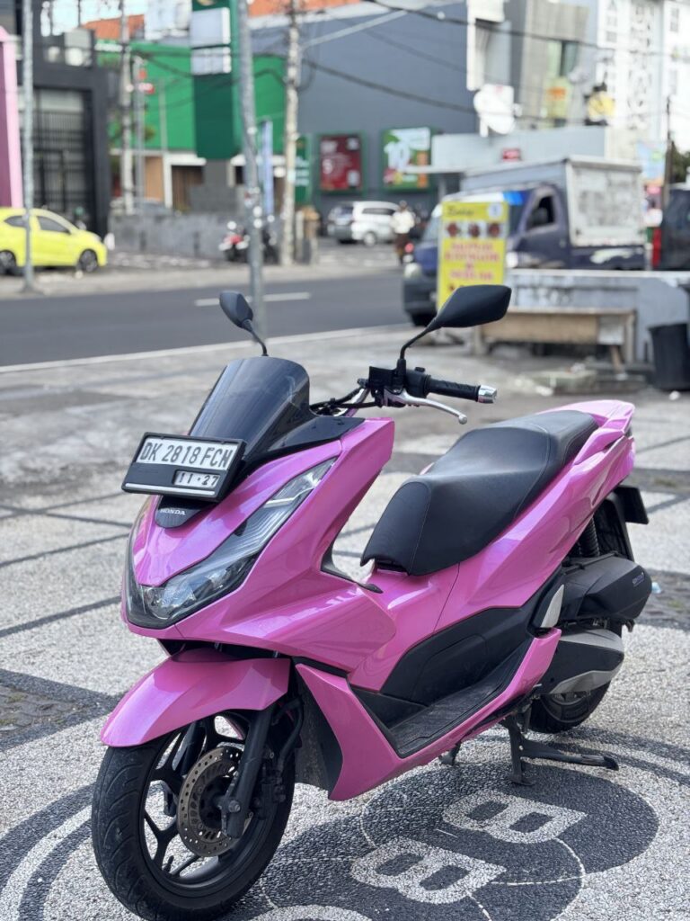Honda PCX 160 Pink rental Bali