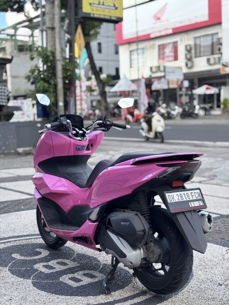 Honda PCX 160 Pink photo 3 Iron Rent Bali