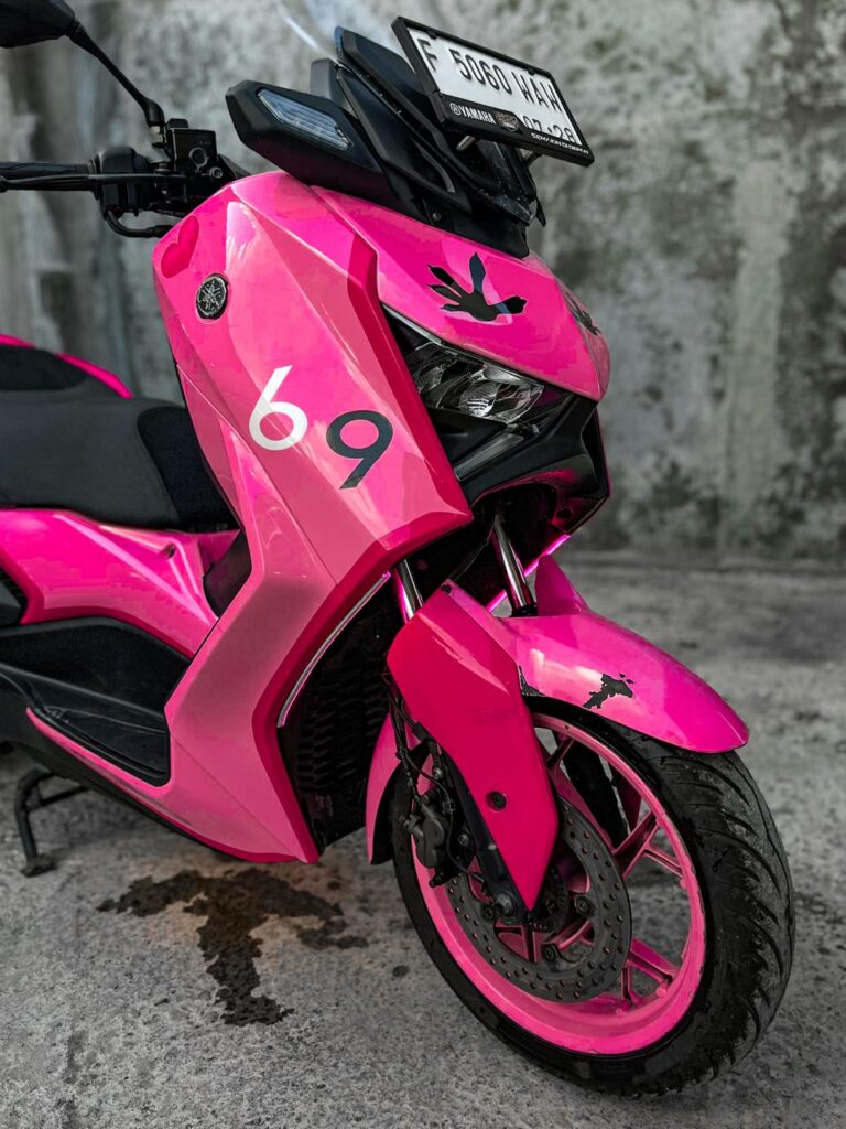 Yamaha XMAX 250 Pink photo 2 Iron Rent Bali