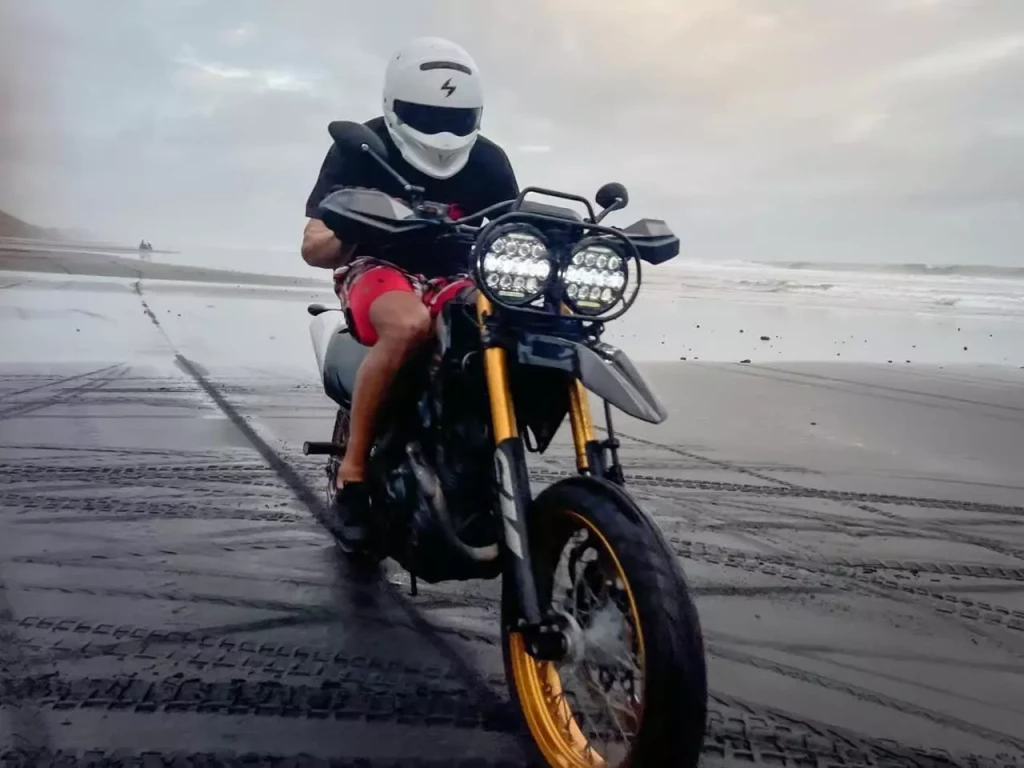 Motorcycle Photo Tour to Black Beach — Photo 7
