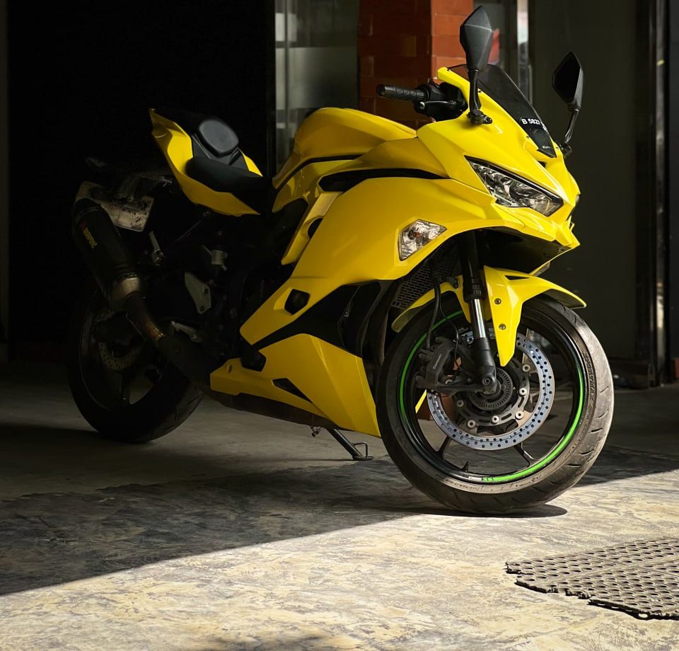Kawasaki Ninja ZX-25R SE Yellow photo 3 Iron Rent Bali