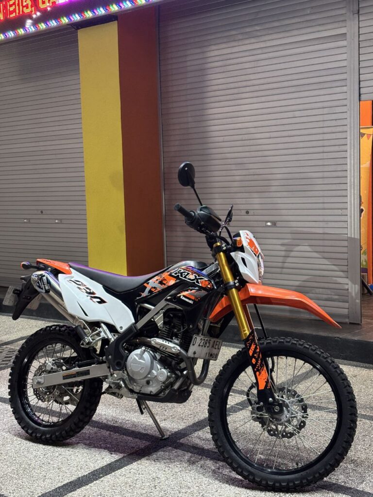 Kawasaki KLX 230 SE Orange rental Bali