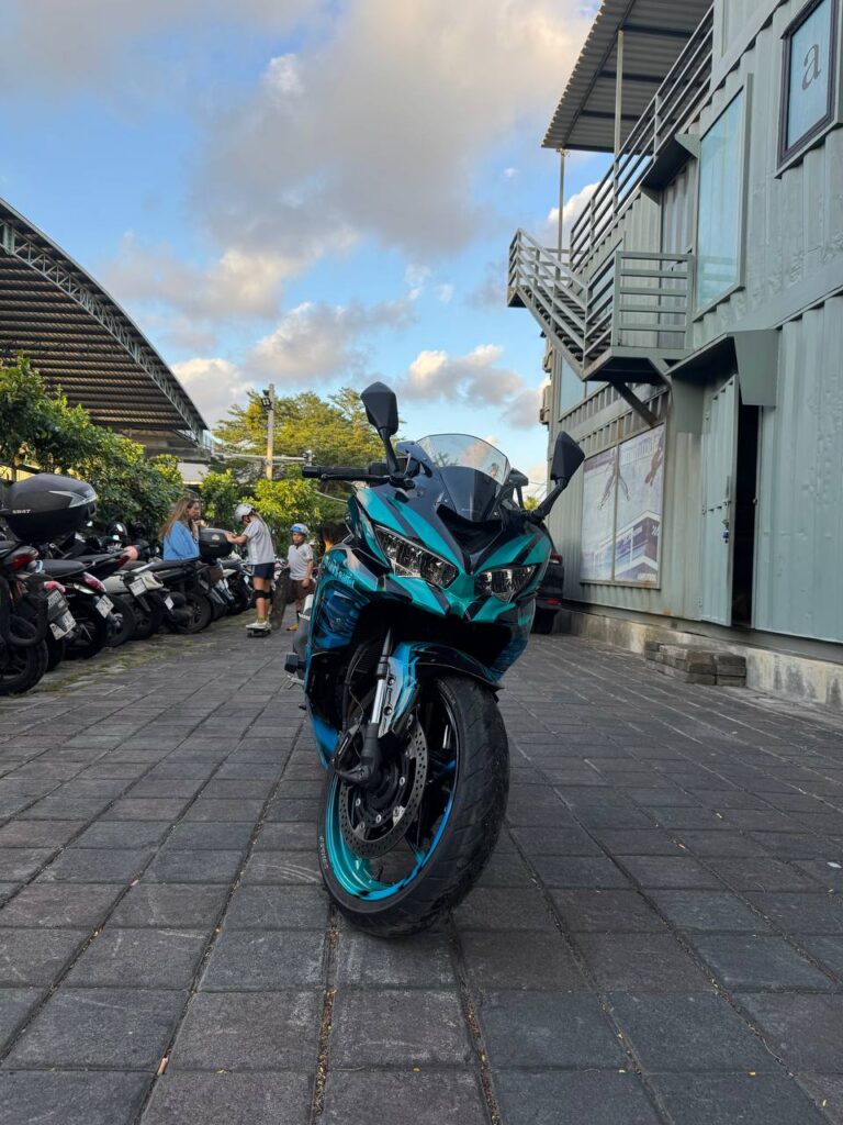 Kawasaki Ninja ZX-25RR Blue photo 2 Iron Rent Bali