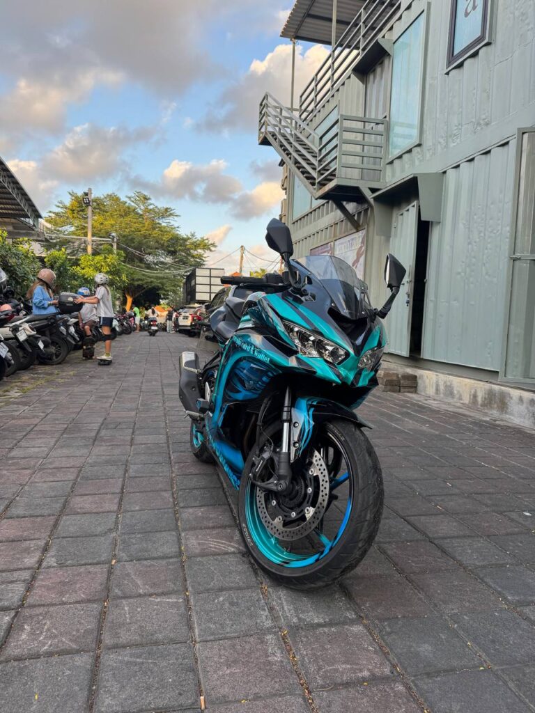 Kawasaki Ninja ZX-25RR Blue photo 6 Iron Rent Bali