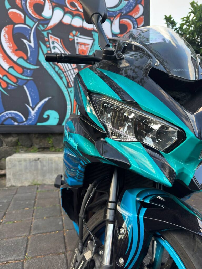 Kawasaki Ninja ZX-25RR Blue photo 5 Iron Rent Bali