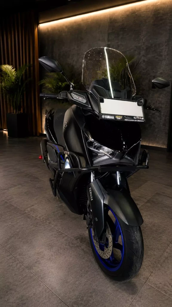 Yamaha XMAX 250 Black rental Bali