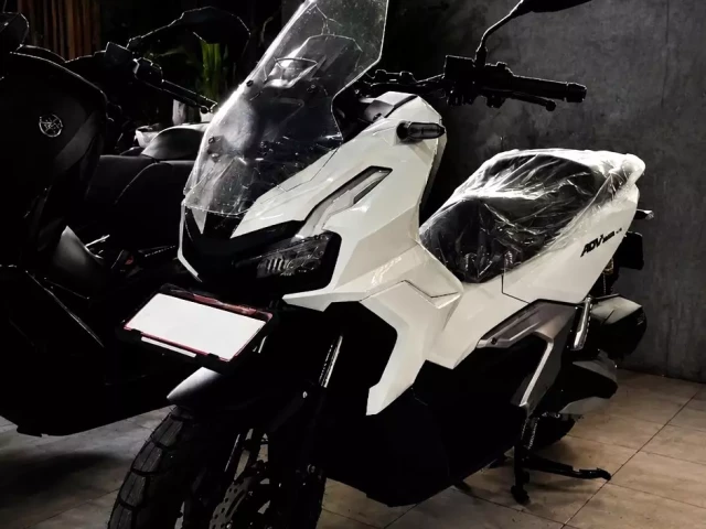 Honda ADV 160 2026 White motorcycle rental Bali