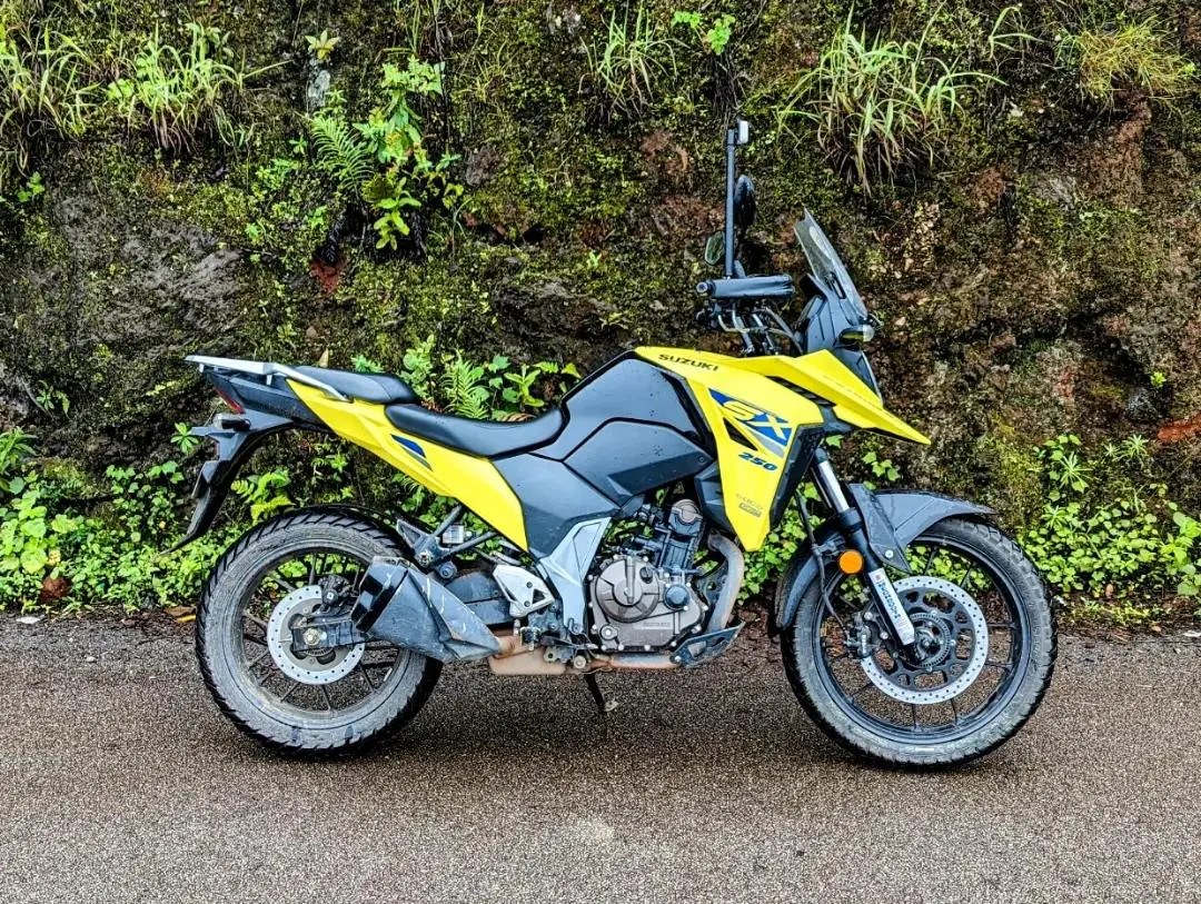 Suzuki V-Strom 250 Yellow photo 6 Iron Rent Bali