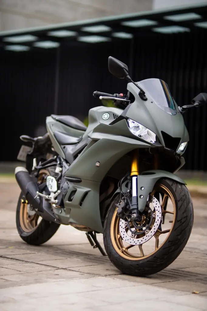 Yamaha YZF-R25 Green Mate Iron Rent Bali